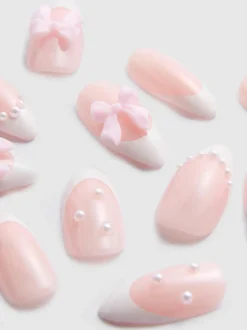 Uñas postizas con manicura francesa de PS...