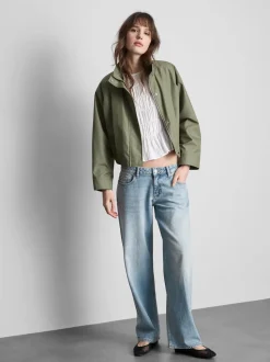 Vaqueros holgados de pernera recta y talle bajo