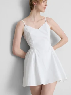 Vestido corto con corsé estructurado