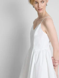 Vestido corto con corsé estructurado