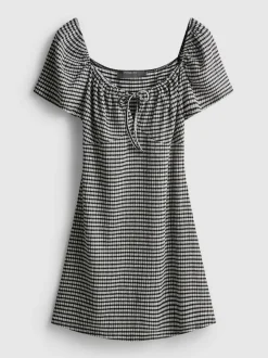Vestido corto con frunces y manga casquillo