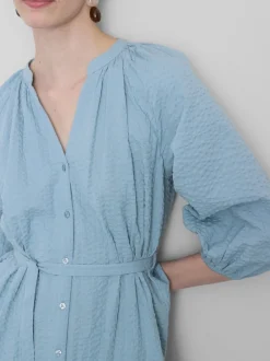 Vestido corto con mangas abombadas