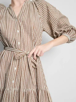 Vestido corto con mangas abombadas