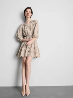 Vestido corto con mangas abombadas