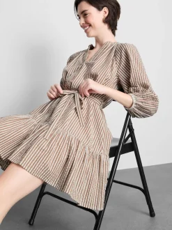 Vestido corto con mangas abombadas
