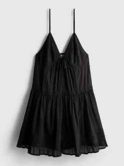 Vestido corto con volantes de Paula Echevarría