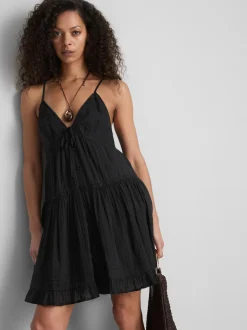 Vestido corto con volantes de Paula Echevarría