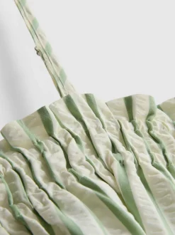 Vestido corto con vuelo de sirsaca