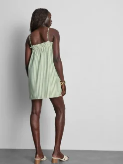 Vestido corto con vuelo de sirsaca