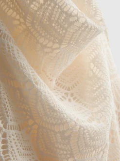 Vestido corto de crochet con cuello halter drapeado