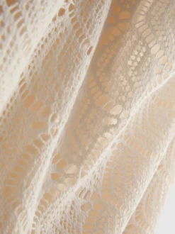 Vestido corto de crochet con cuello halter drapeado