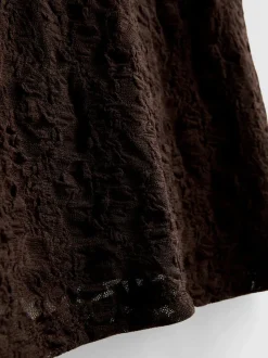 Vestido corto de encaje con cuello mao