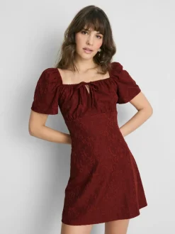 Vestido corto estilo campestre fruncido
