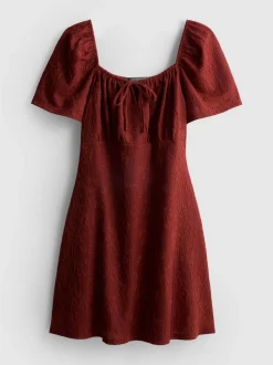 Vestido corto estilo campestre fruncido