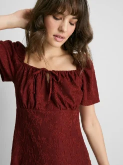 Vestido corto estilo campestre fruncido