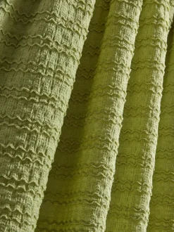 Vestido corto fruncido con textura