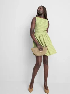 Vestido corto fruncido con textura
