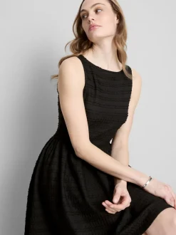 Vestido corto fruncido con textura