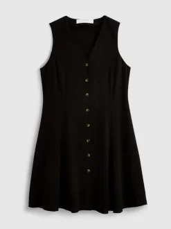 Vestido corto sin mangas con cuello de pico