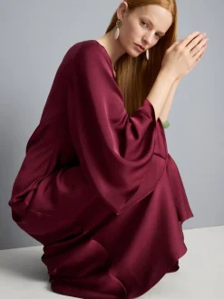 Vestido largo asimétrico con manga acampanada