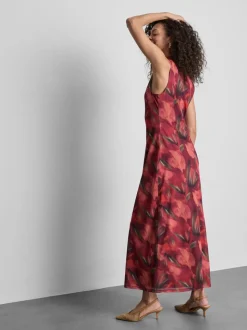 Vestido largo de malla con escote ojo de cerradura