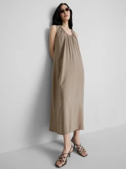 Vestido largo trapezoidal de The Edit