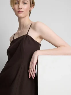 Vestido midi a capas en mezcla de lino de The Edit