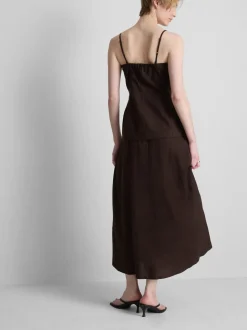 Vestido midi a capas en mezcla de lino de The Edit
