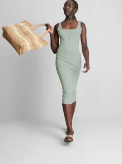 Vestido midi ajustado con escote cuadrado