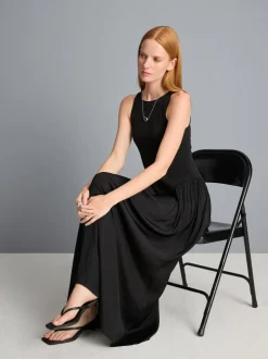 Vestido midi con bajo caído