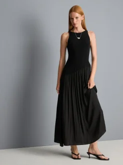 Vestido midi con bajo caído