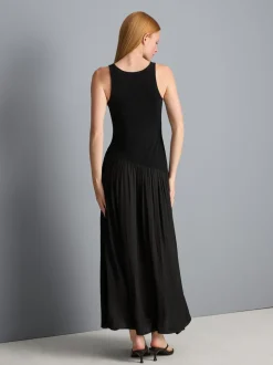 Vestido midi con bajo caído