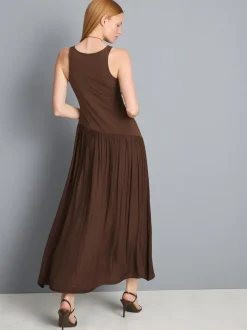 Vestido midi con bajo caído