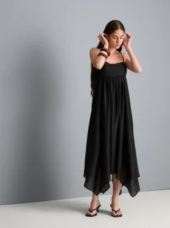 Vestido midi con bajo de corte pañuelo