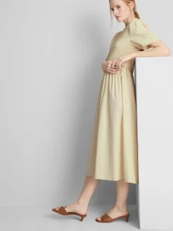 Vestido midi de sirsaca fruncido