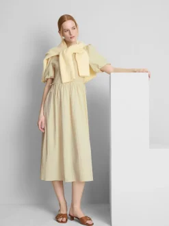 Vestido midi de sirsaca fruncido
