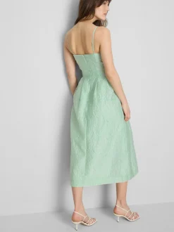 Vestido midi entallado de jacquard con tirantes