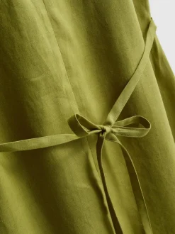 Vestido midi sin mangas de lino de The Edit