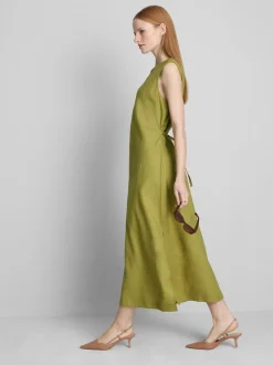 Vestido midi sin mangas de lino de The Edit