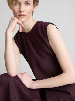 Vestido midi sin mangas de lino de The Edit