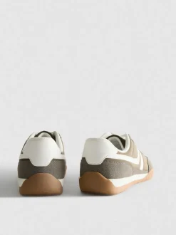 Zapatillas con paneles en contraste