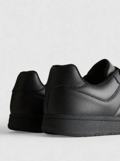Zapatillas con paneles y cordones