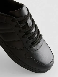 Zapatillas con paneles y cordones