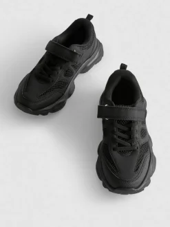 Zapatillas escolares de suela gruesa