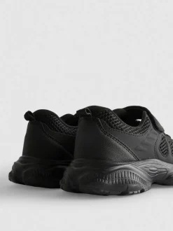 Zapatillas escolares de suela gruesa