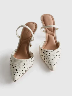 Zapatos de salón con puntera puntiaguda y lunares