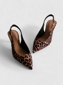 Zapatos de salón de leopardo con hebilla