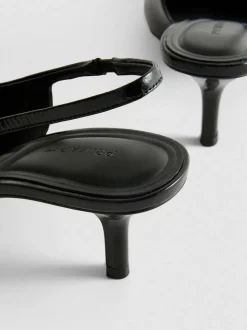 Zapatos destalonados con tira posterior y lazo