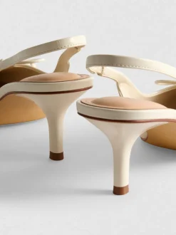 Zapatos destalonados con tira posterior y lazo