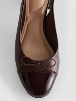 Zapatos de tacón grueso con tira posterior